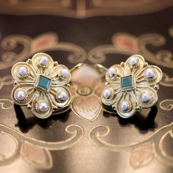 Pendientes Flor Dorada con Perlas Vintage